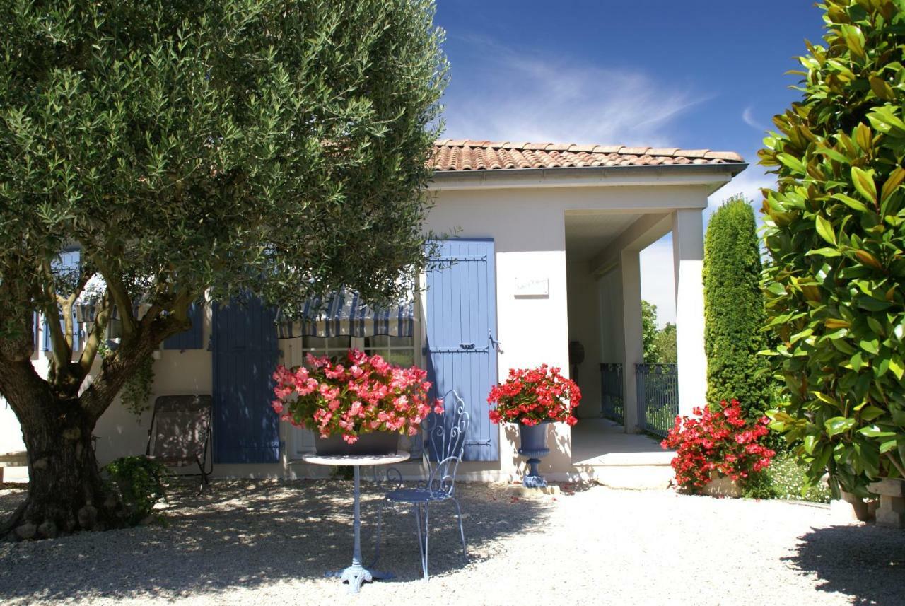 Chambre D'Hotes "Les Volets Bleus" - Villa L'Olivier Cote Mer Vaux-sur-Mer Exterior photo